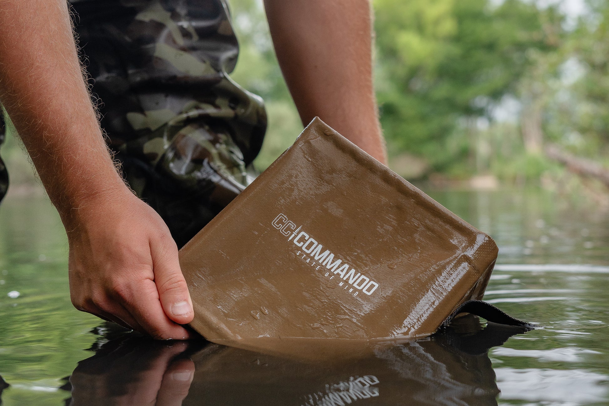 Commando Tackle 15L Collapsible Bait Bucket