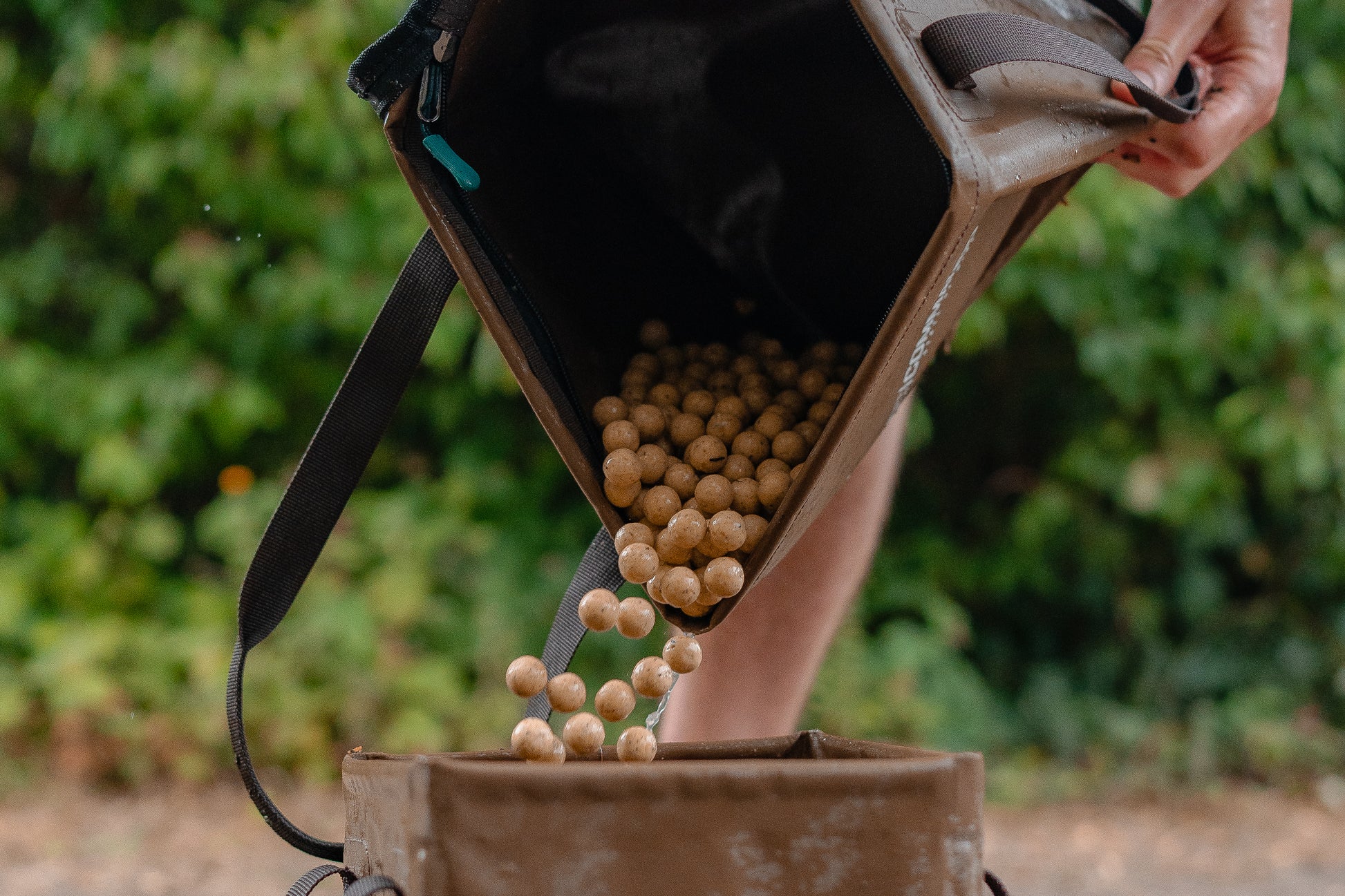 Commando Tackle 15L Collapsible Bait Bucket