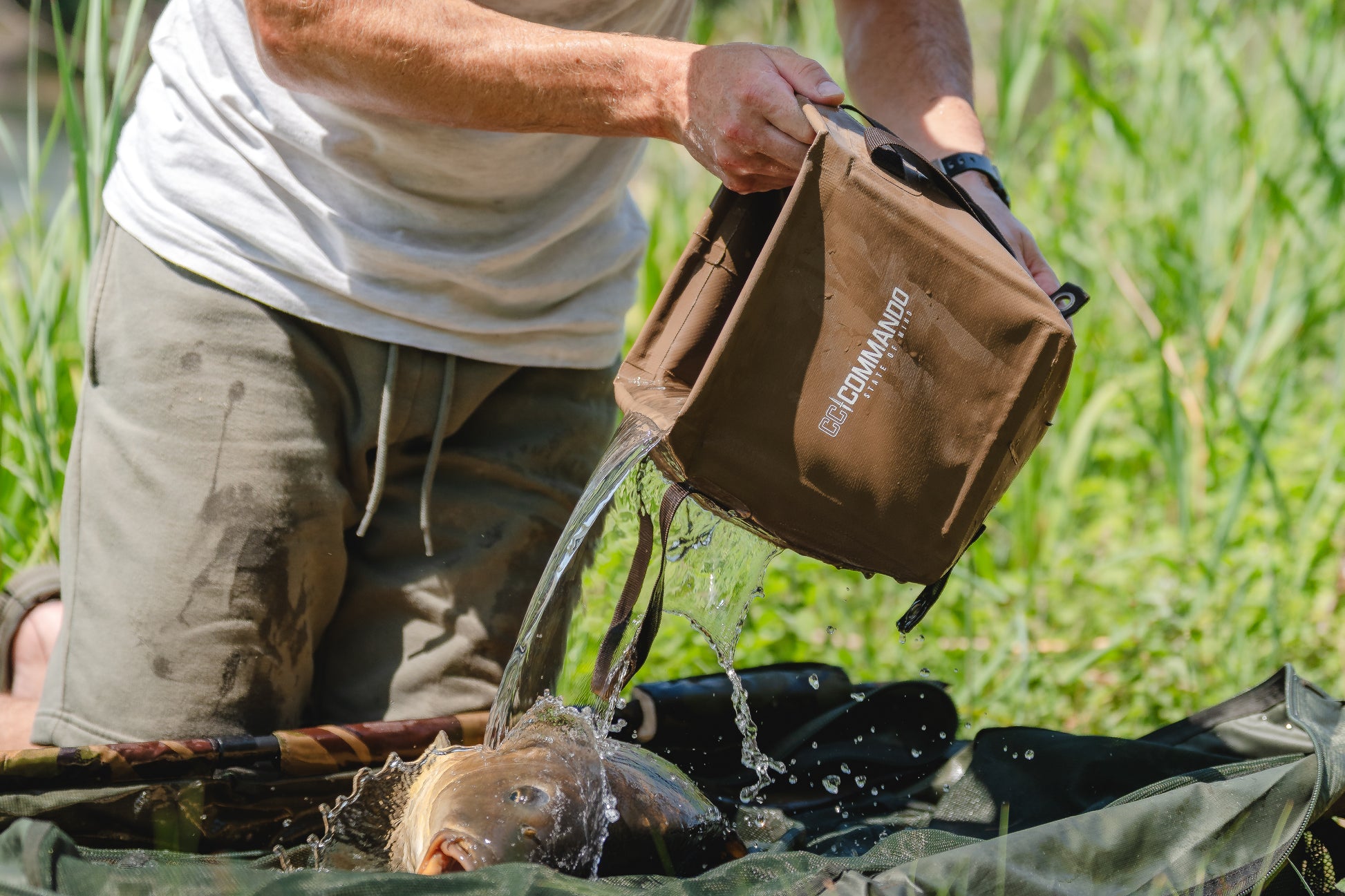 Commando Tackle 8L Collapsible Water Bucket