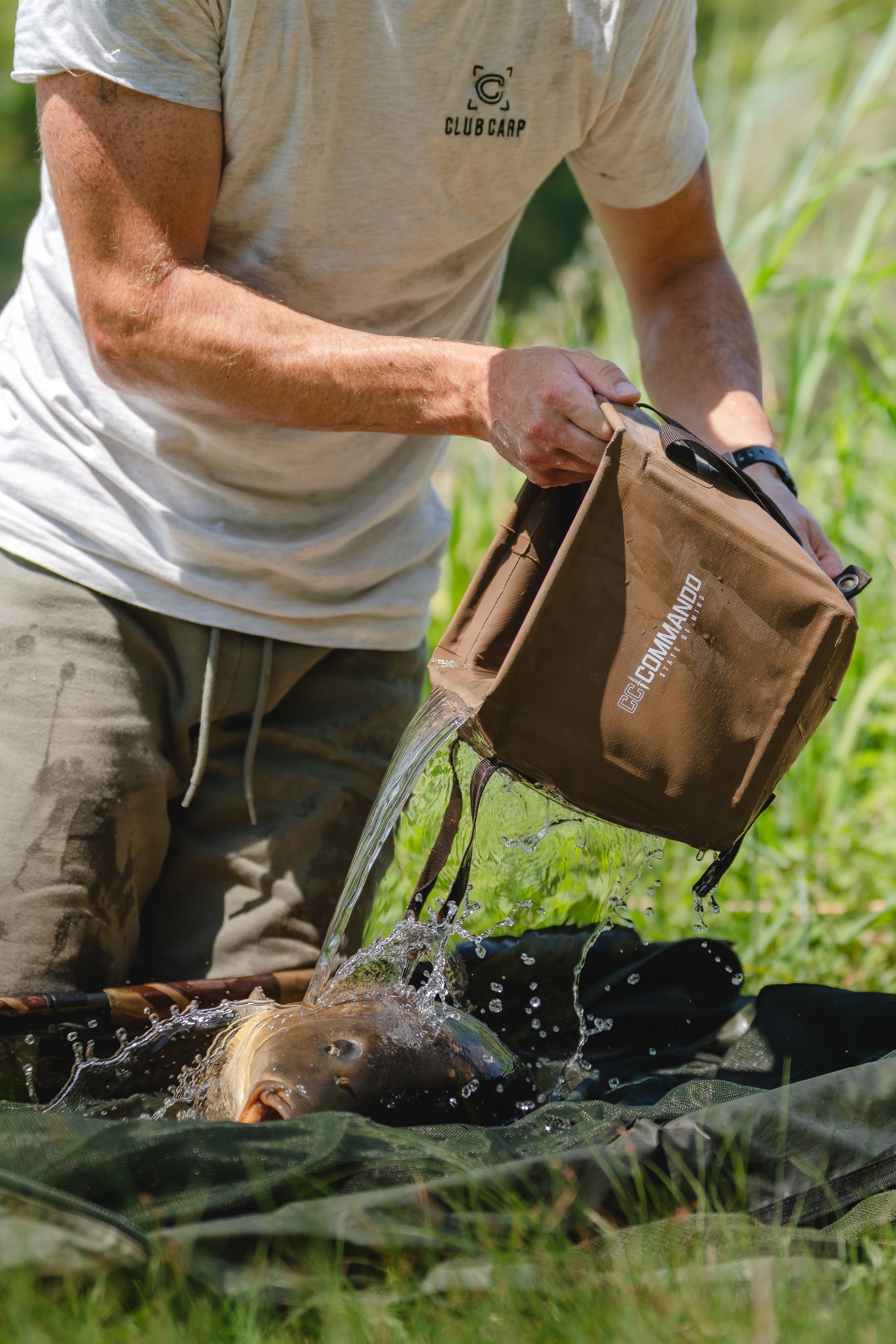 Commando Tackle 8L Collapsible Water Bucket