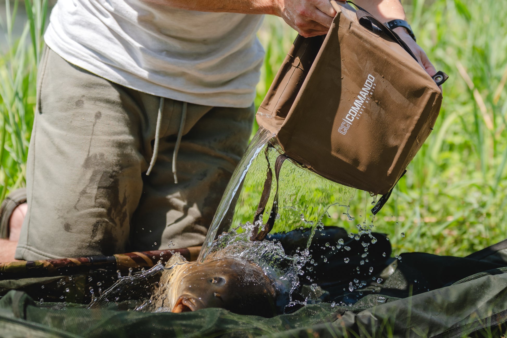 Commando Tackle 8L Collapsible Water Bucket