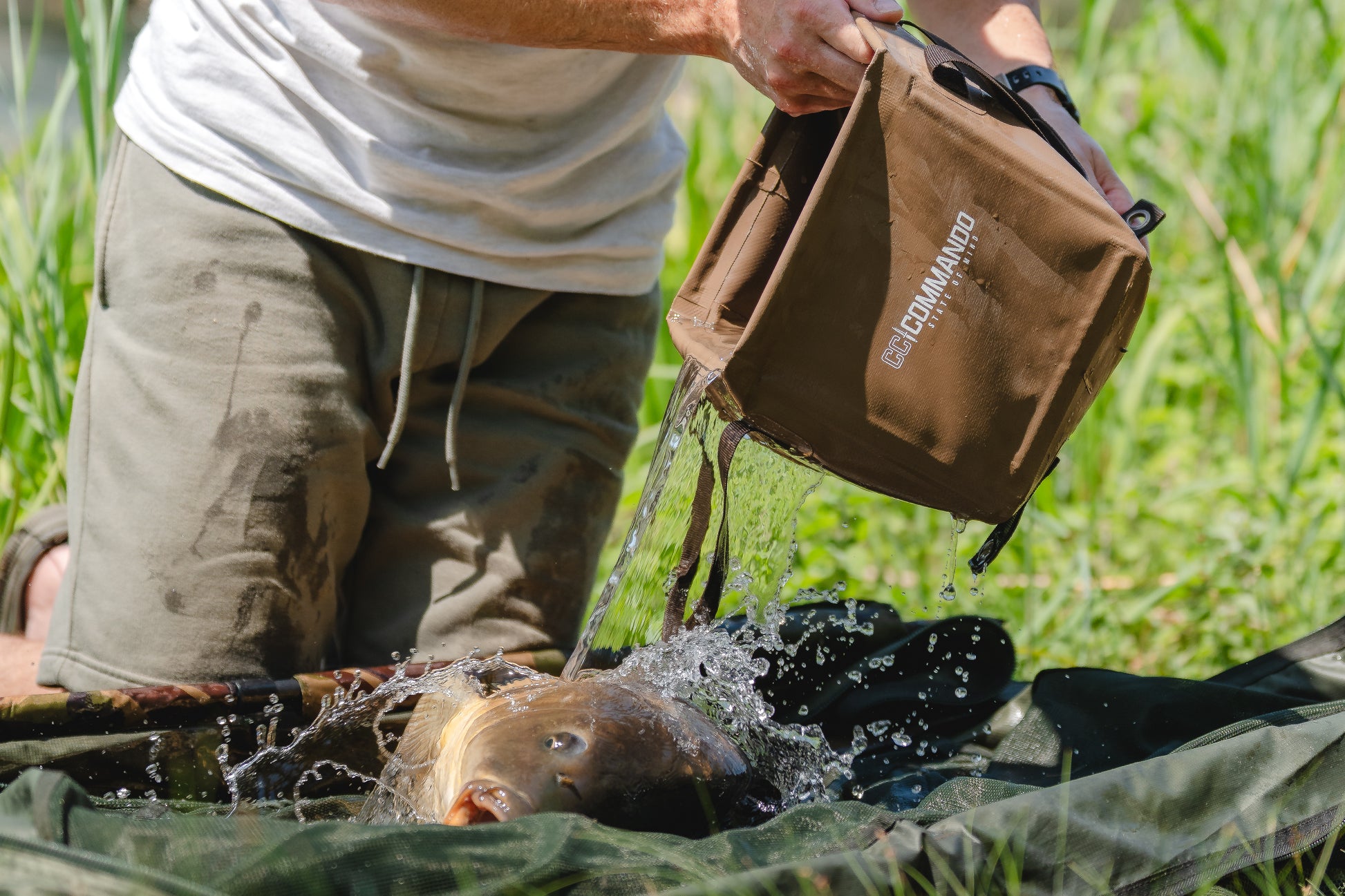 Commando Tackle 8L Collapsible Water Bucket