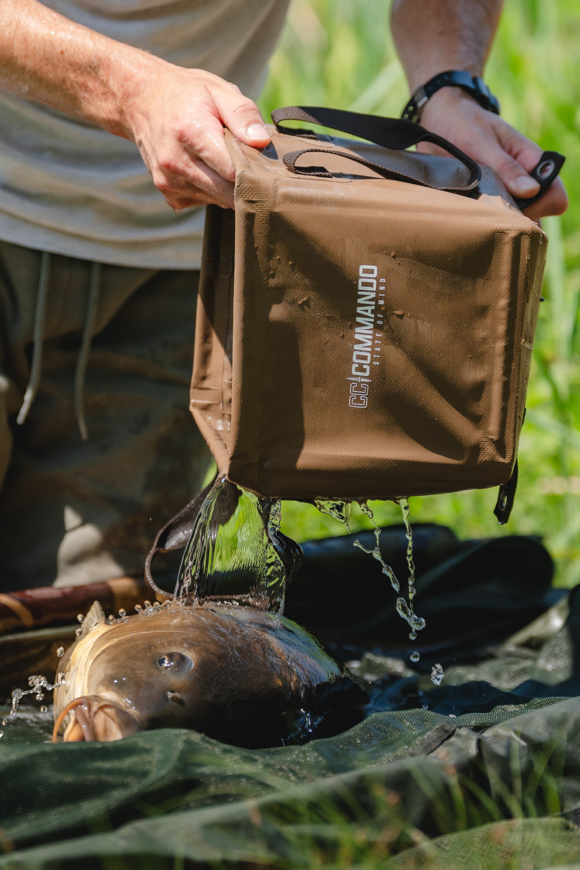 Commando Tackle 8L Collapsible Water Bucket