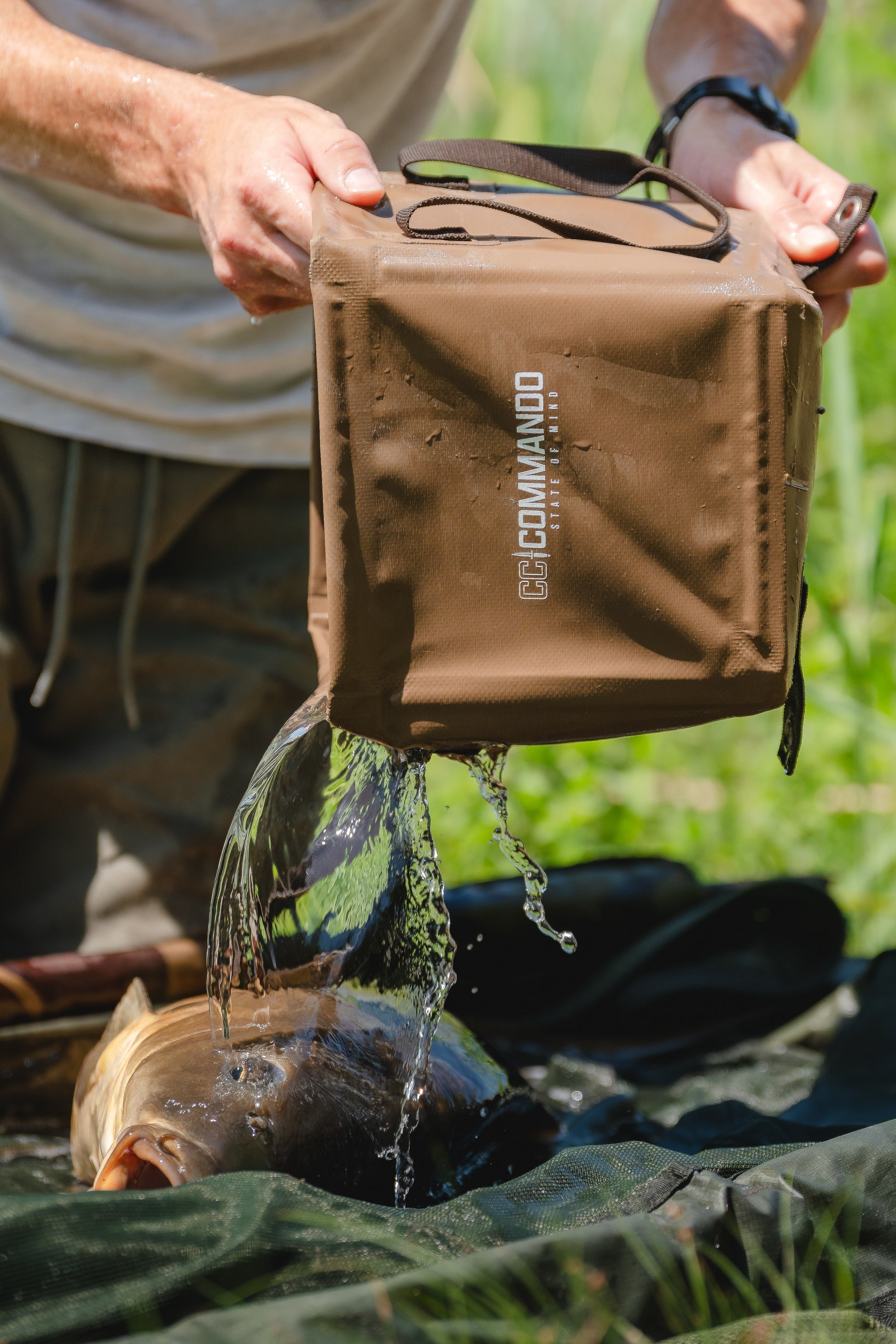 Commando Tackle 8L Collapsible Water Bucket