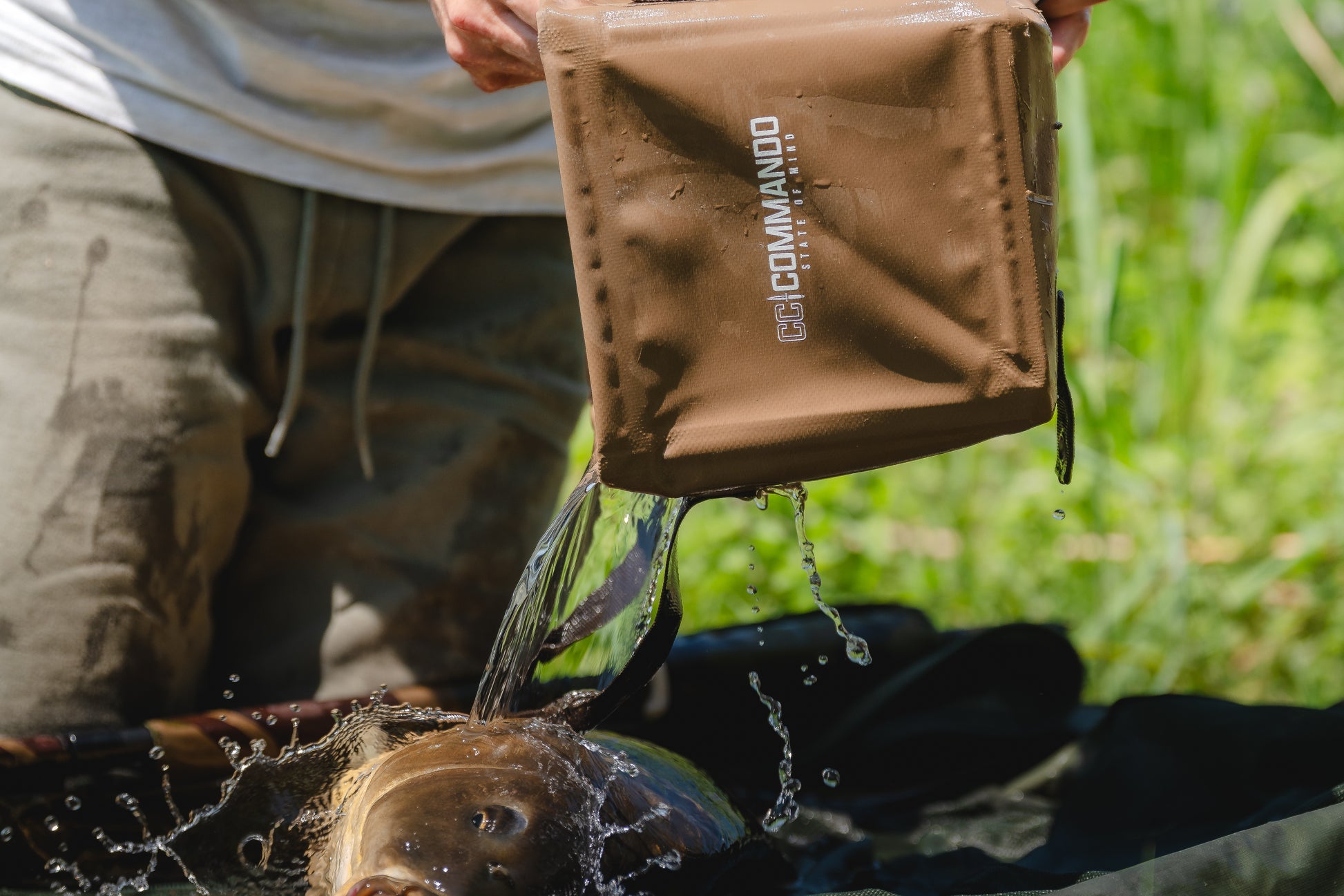 Commando Tackle 8L Collapsible Water Bucket